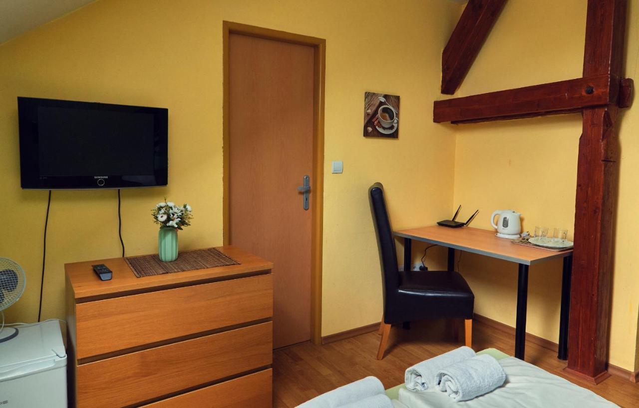 Penzión Fox Nemšová Exterior foto